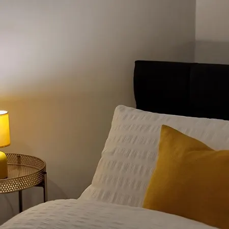 Apartment Quirky 2-5 Bed Isle Of Wight Escape! Pet Friendly & Ferry Deals #flamingotides Shanklin, Iow *