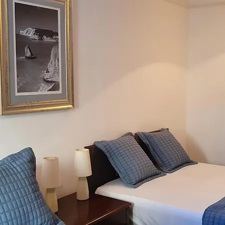 Clarence House Aparthotel