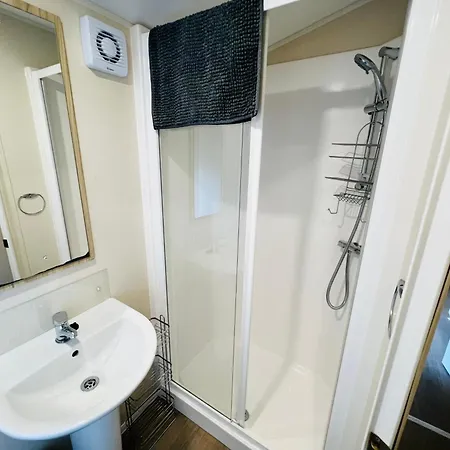 3 Bedroom Caravan Lg17, Shanklin, Isle Of Wight Holiday home *