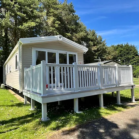 3 Bedroom Caravan Lg17, Shanklin, Isle Of Wight Shanklin