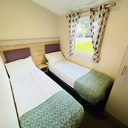 3 Bedroom Caravan Lg17, Shanklin, Isle Of Wight Holiday home