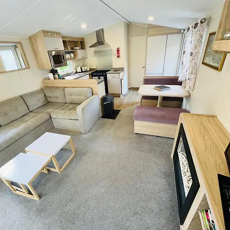 3 Bedroom Caravan Lg17, Shanklin, Isle Of Wight Holiday home *