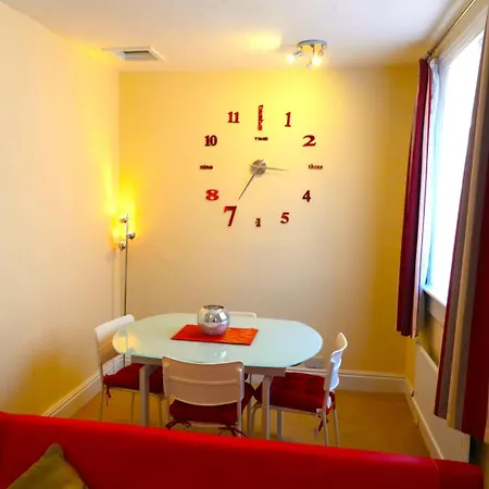 Pink Beach Holiday Apartment *