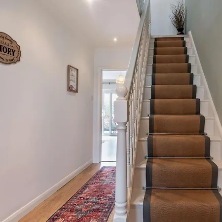 3 Bed In 95205 Shanklin