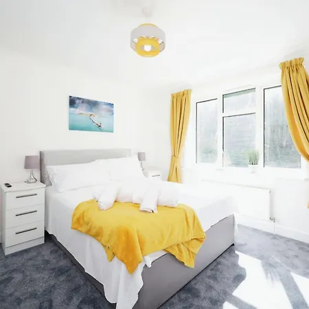 Holiday home Gurnard At The Aqua