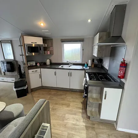 3 Bedroom Caravan Mc37, Shanklin, Isle Of Wight Apartment