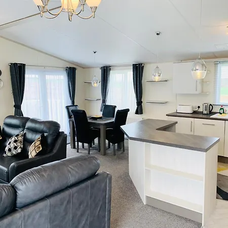 2 Bedroom Lodge, Og30, Shanklin, Isle Of Wight * Shanklin