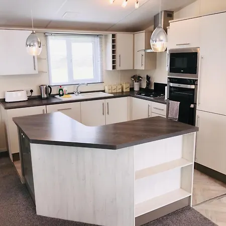 2 Bedroom Lodge, Og30, Shanklin, Isle Of Wight Holiday home