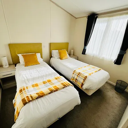 2 Bedroom Lodge, Og30, Shanklin, Isle Of Wight Shanklin