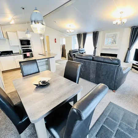 Holiday home 2 Bedroom Lodge, Og30, Shanklin, Isle Of Wight *