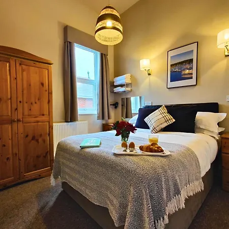 Fernhurst Apartment