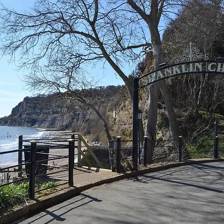 Beachside Bluff * Shanklin