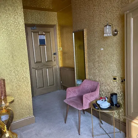 Keats Hotel *