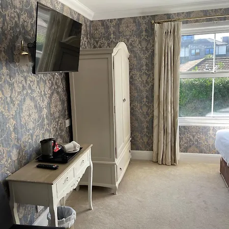 Keats Hotel *