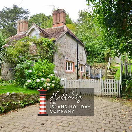 1 Apse Castle - Chocolate Box Cottage, Pet-friendly 16th Century Cottage, Surrounded By Ancient Woodland In *