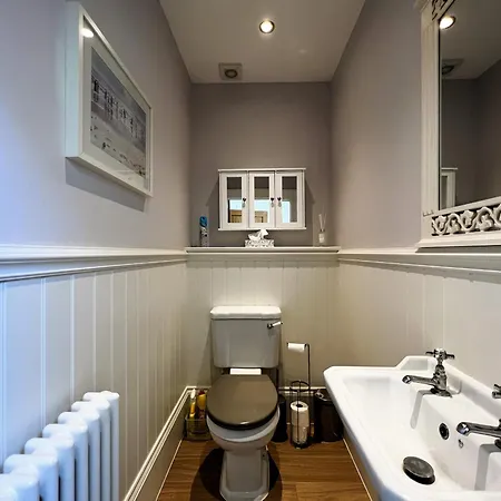 5 Old School Mews Holiday home *