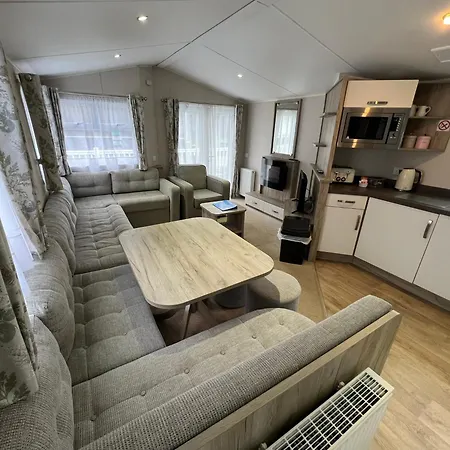 3 Bedroom Caravan Mc37, Shanklin, Isle Of Wight Apartment Shanklin