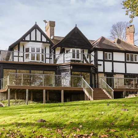 Luccombe Chine House - Rare Find A Spectacular Secluded Coastal Manor With Breathtaking Ocean View, Near Old Village *