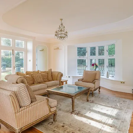 Country house Luccombe Chine House - Rare Find A Spectacular Secluded Coastal Manor With Breathtaking Ocean View, Near Old Village *