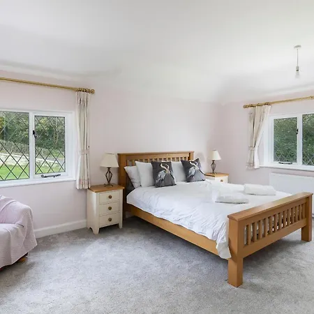 Luccombe Chine House - Rare Find A Spectacular Secluded Coastal Manor With Breathtaking Ocean View, Near Old Village Shanklin