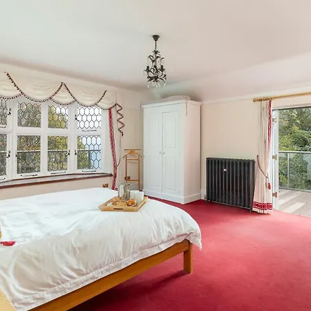 Luccombe Chine House - Rare Find A Spectacular Secluded Coastal Manor With Breathtaking Ocean View, Near Old Village Shanklin