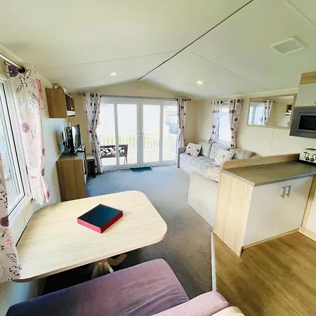 3 Bedroom Caravan Og35, Lower Hyde, Holiday home *