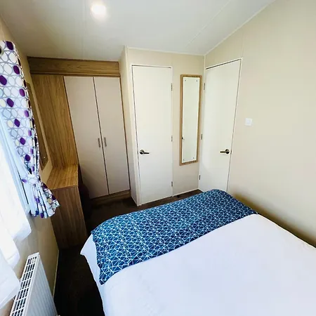 3 Bedroom Caravan Og35, Lower Hyde,