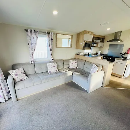 3 Bedroom Caravan Og35, Lower Hyde,
