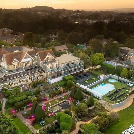Luccombe Hall 4*