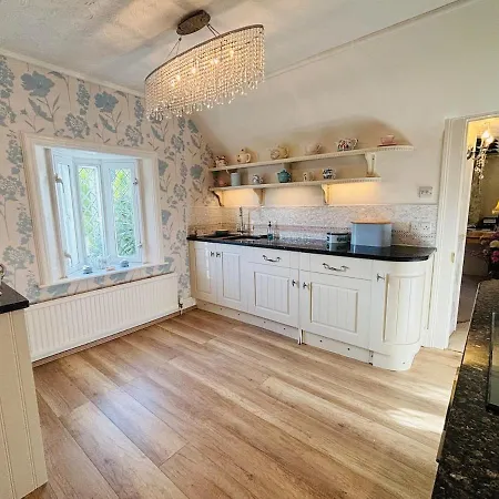 Enchanting 4 Bedroom Apartment Shanklin
