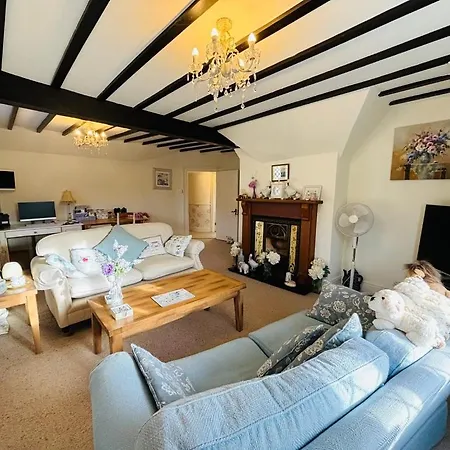 Enchanting 4 Bedroom *