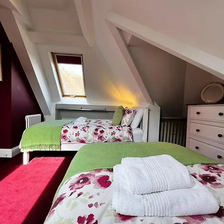 Apartment 6 Manor - Family Friendly In Old Village Shanklin