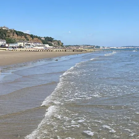 6 Manor - Family Friendly In Old Village Apartment Shanklin