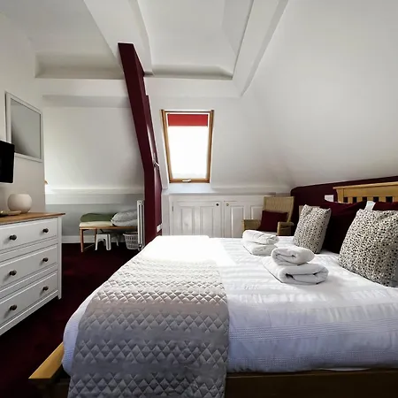 Apartment 6 Manor - Family Friendly In Old Village