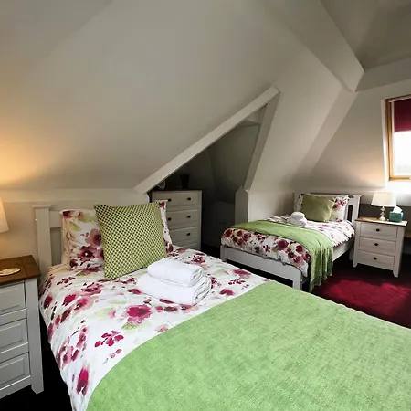 6 Manor - Family Friendly In Old Village Apartment *