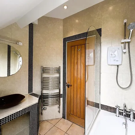 6 Manor - Family Friendly In Old Village Shanklin
