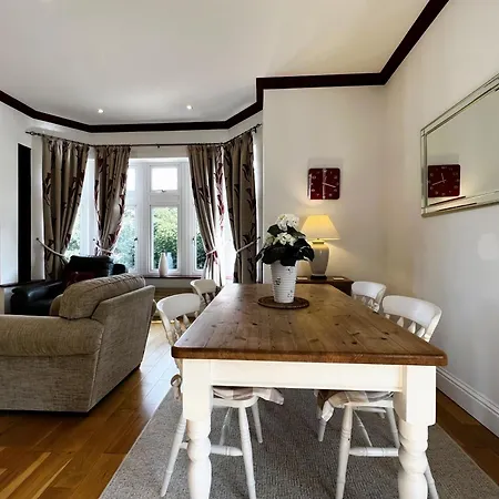 Apartment 6 Manor - Family Friendly In Old Village *