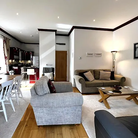 Apartment 6 Manor - Family Friendly In Old Village *