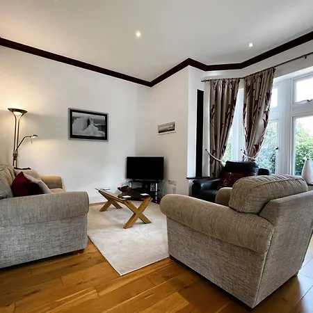 Apartment 6 Manor - Family Friendly In Old Village *