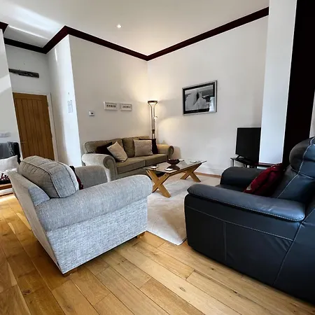6 Manor - Family Friendly In Old Village Apartment Shanklin