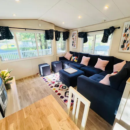 3 Bedroom Caravan Lg3, Lower Hyde, *