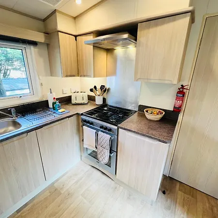 3 Bedroom Caravan Lg3, Lower Hyde, Holiday home