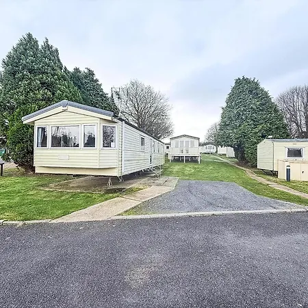 Lovely Caravan At Lower Hyde Park, Isle Of Wight Ref 24001g Shanklin