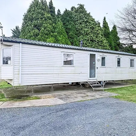 Lovely Caravan At Lower Hyde Park, Isle Of Wight Ref 24001g Acampamento *