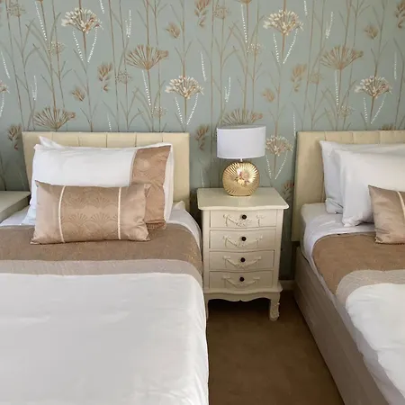 Acomodação com café da manhã  St. Georges House 4*