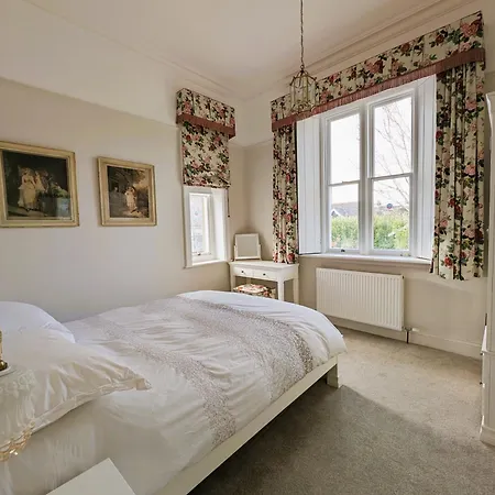Apartment Grand Garden - The Old Vicarage - Duplex Residence, Breathtaking Sea Views Over Bay - Old Village, Fantastic Family Getaway! *