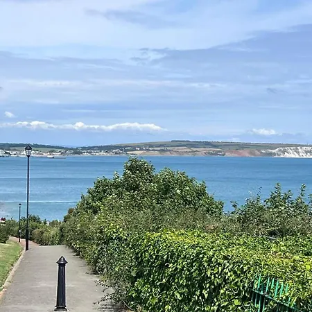Grand Garden - The Old Vicarage - Duplex Residence, Breathtaking Sea Views Over Bay - Old Village, Fantastic Family Getaway! Shanklin