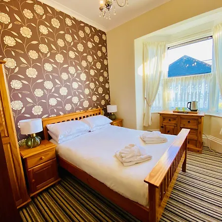 Carlton Hotel *