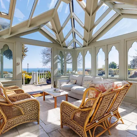 Apartment Grand Garden - The Old Vicarage - Duplex Residence, Breathtaking Sea Views Over Bay - Old Village, Fantastic Family Getaway! Shanklin