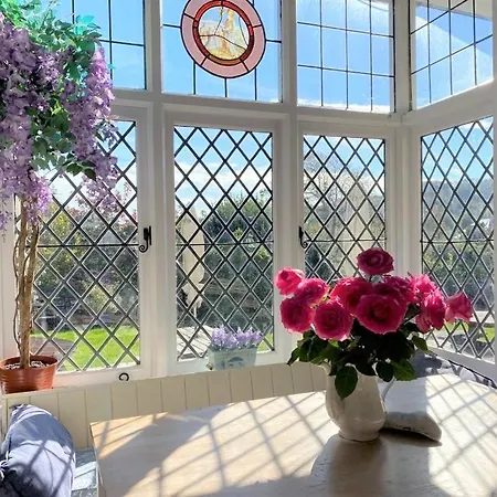 Enchanting 4 Bedroom Apartment *